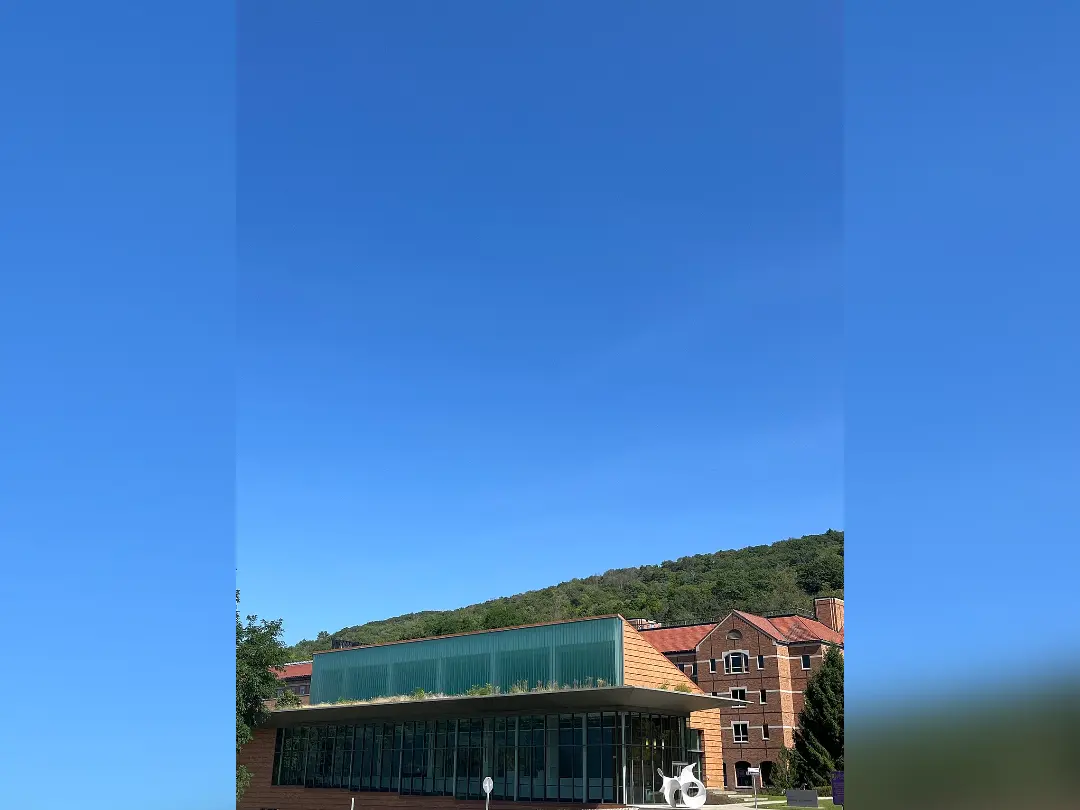Vista de Alfred Ceramic Art Museum