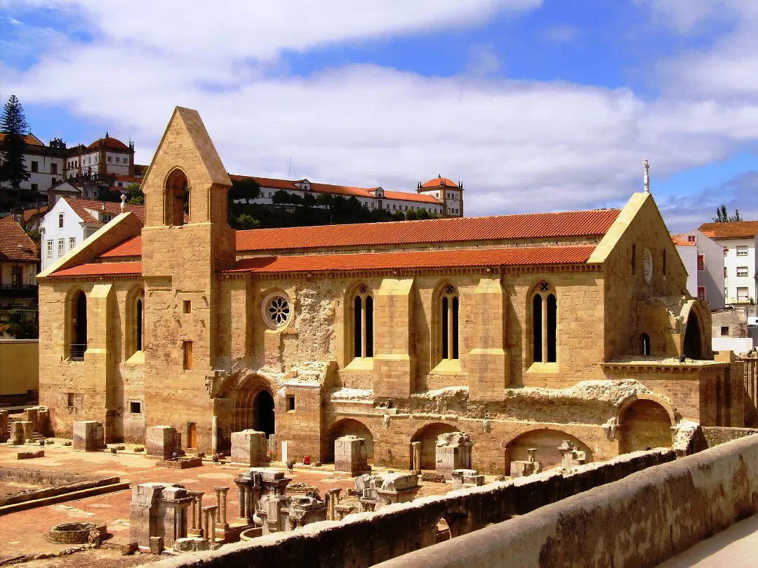 Vista de Mosteiro de Santa Clara-a-Velha