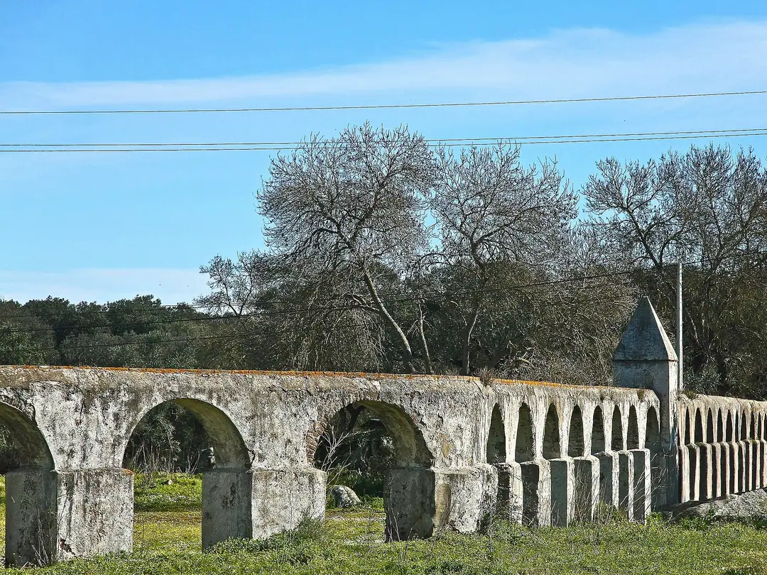 Vista de Aqueduto de Valverde