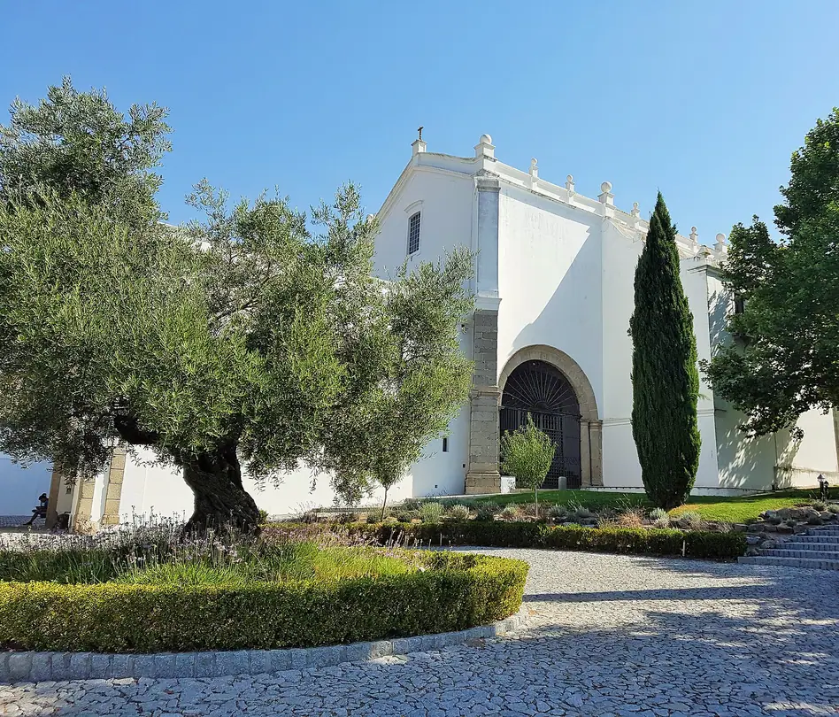 Vista de Igreja de Nossa Senhora do Espinheiro