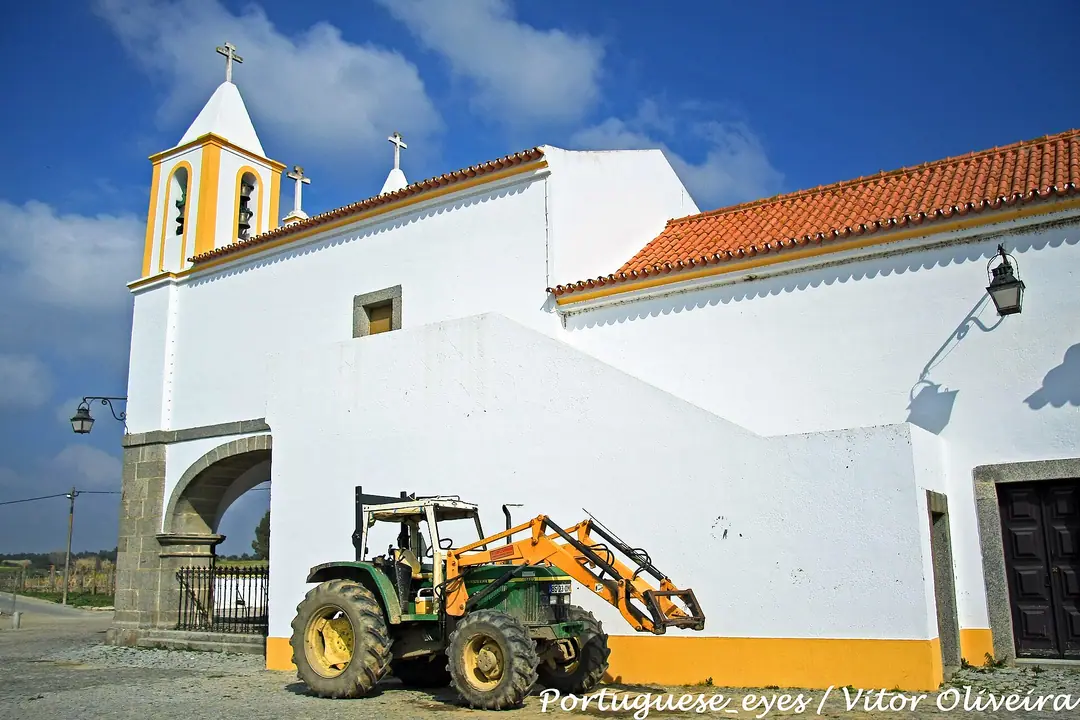 Vista de Igreja de São Manços