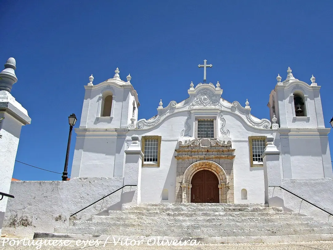 Fachada da Igreja Matriz de Estômbar