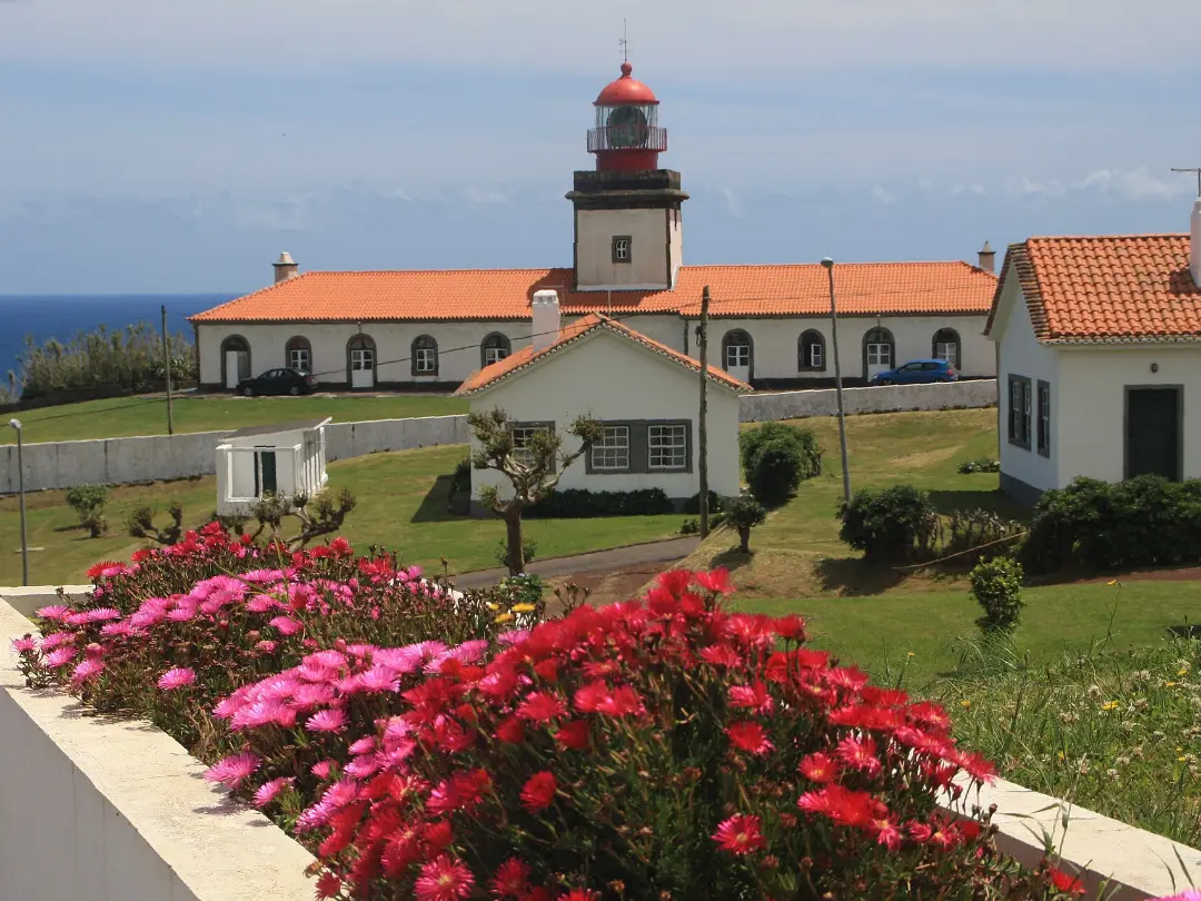 Vista de Farol das Lajes das Flores