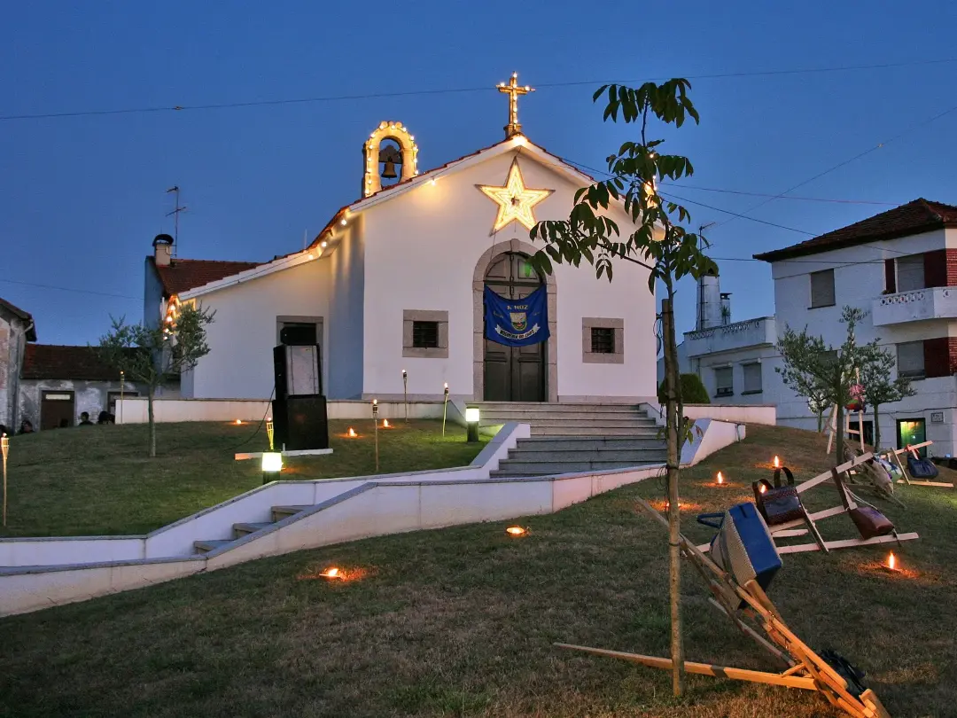 Vista de Igreja Matriz de Nogueira do Cravo
