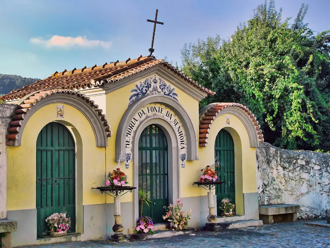 Vista de Capela de Nossa Senhora de Campanhã