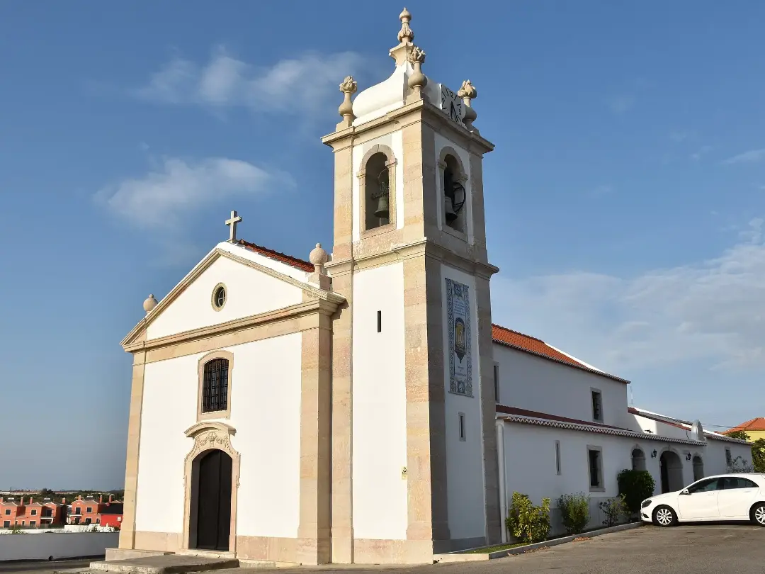Vista de Igreja de Montelavar