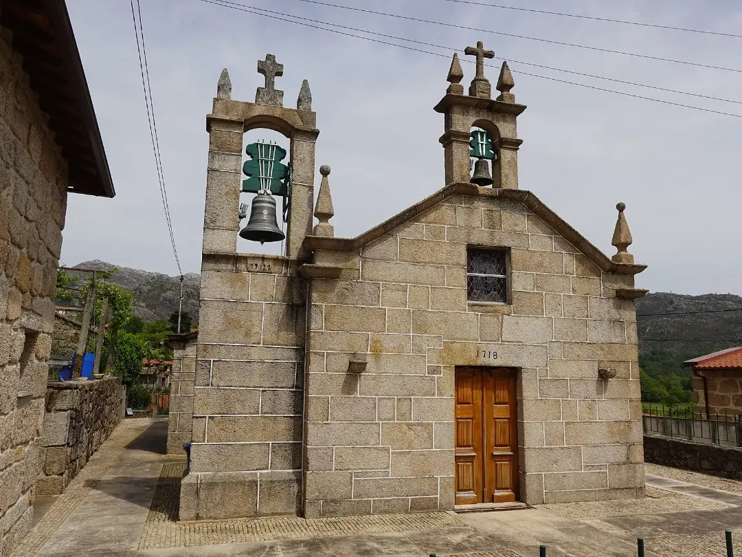 Vista de Igreja de São João do Campo