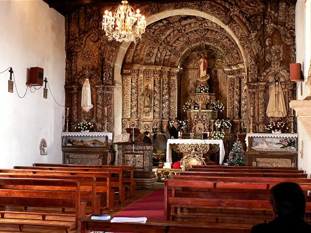 Vista de Igreja de Santo André de Tuizelo