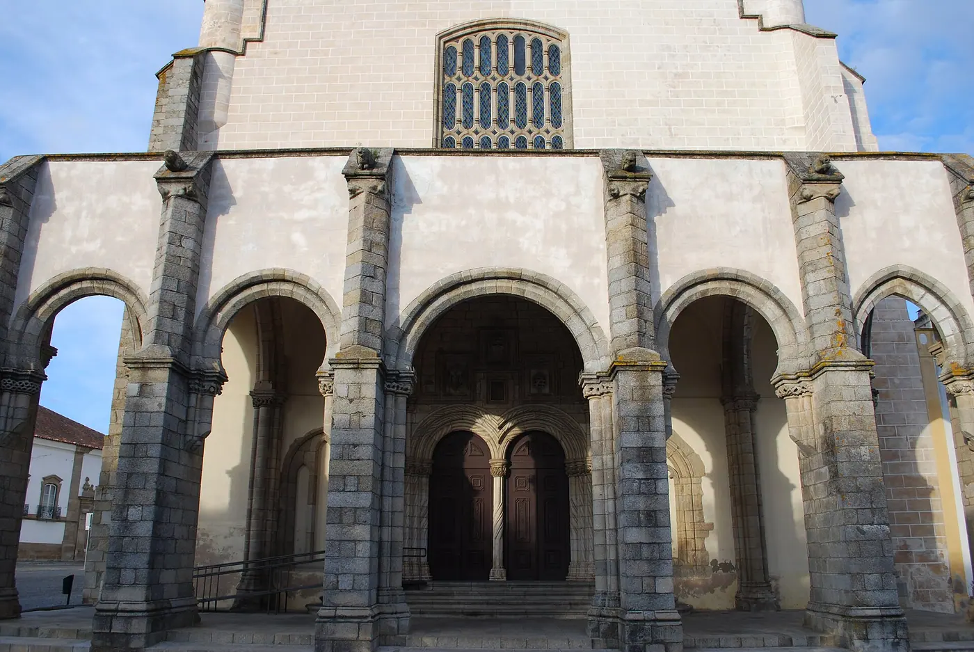 Vista de Igreja de São Francisco em Évora